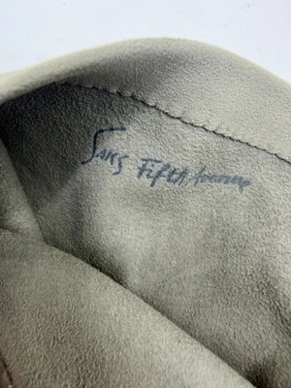 Vintage Saks Fifth Avenue Hand Tailored Suede Leather Gloves Size 8 Gray/Taupe